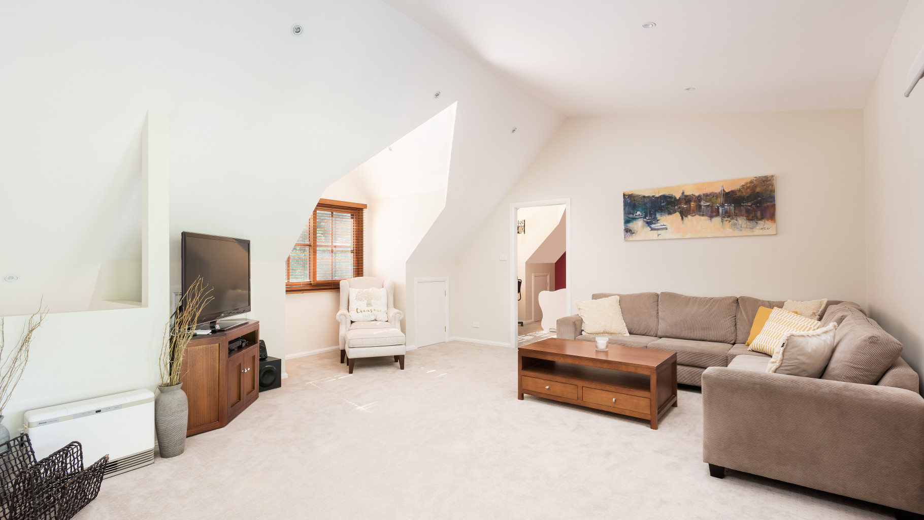 56 Loves Avenue, Oyster Bay - Thumbnail 4