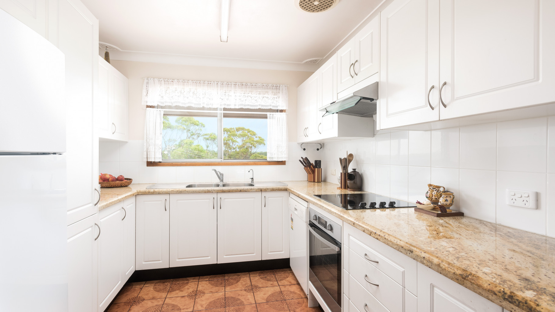33 Lincoln Crescent, Bonnet Bay - Thumbnail 4