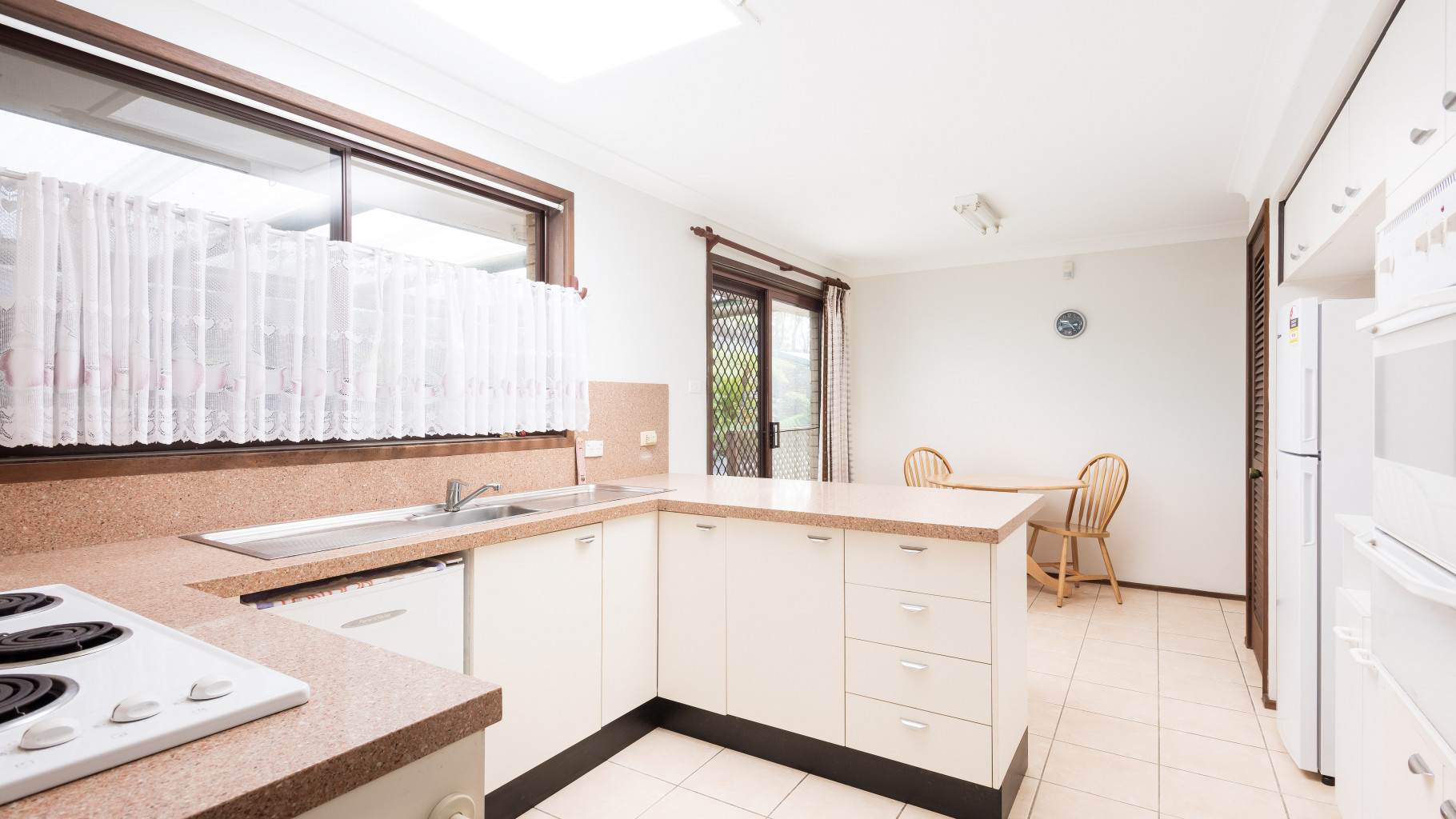 77 Urana Road, Yarrawarrah - Thumbnail 3