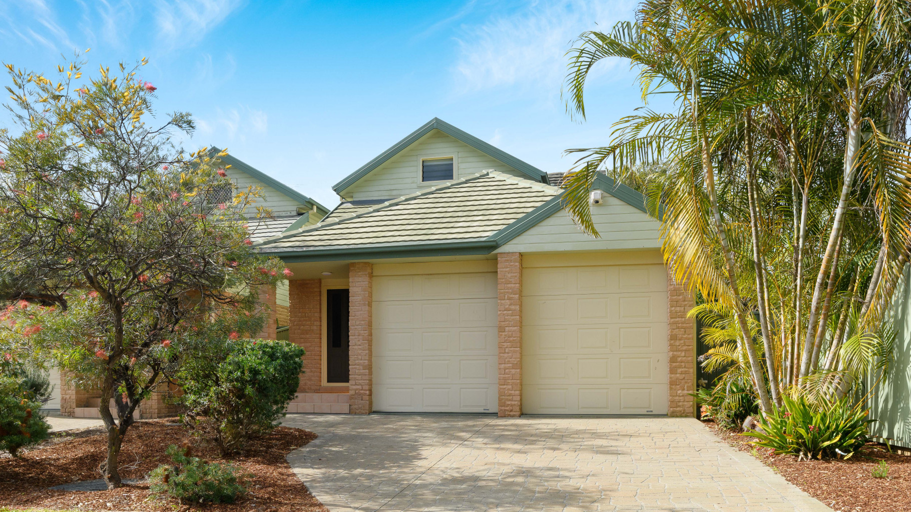 1A Spur Crescent, Loftus - Image 1