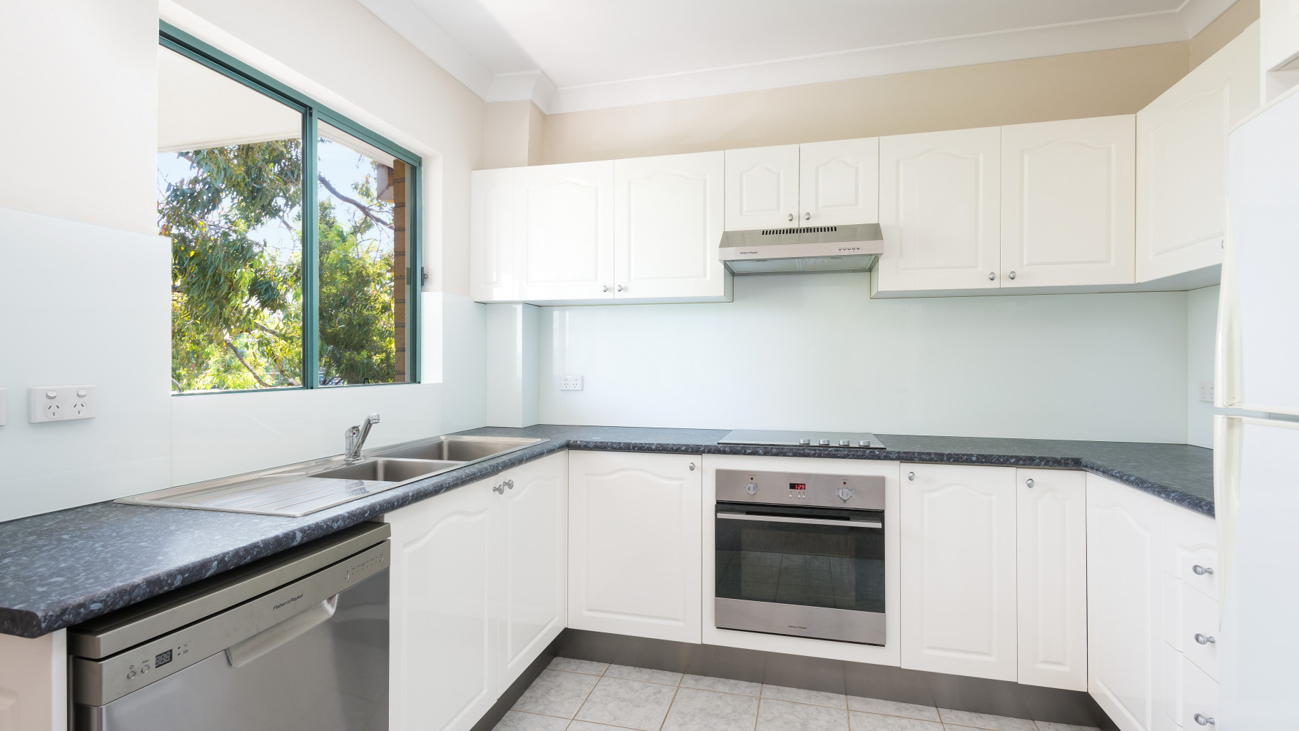 8/22 Merton Street, Sutherland - Thumbnail 3