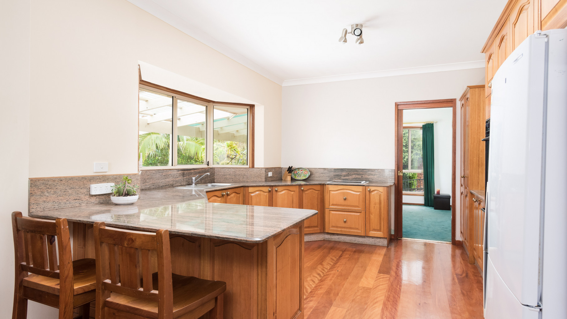 12 Spoonbill Avenue, Woronora Heights - Thumbnail 3