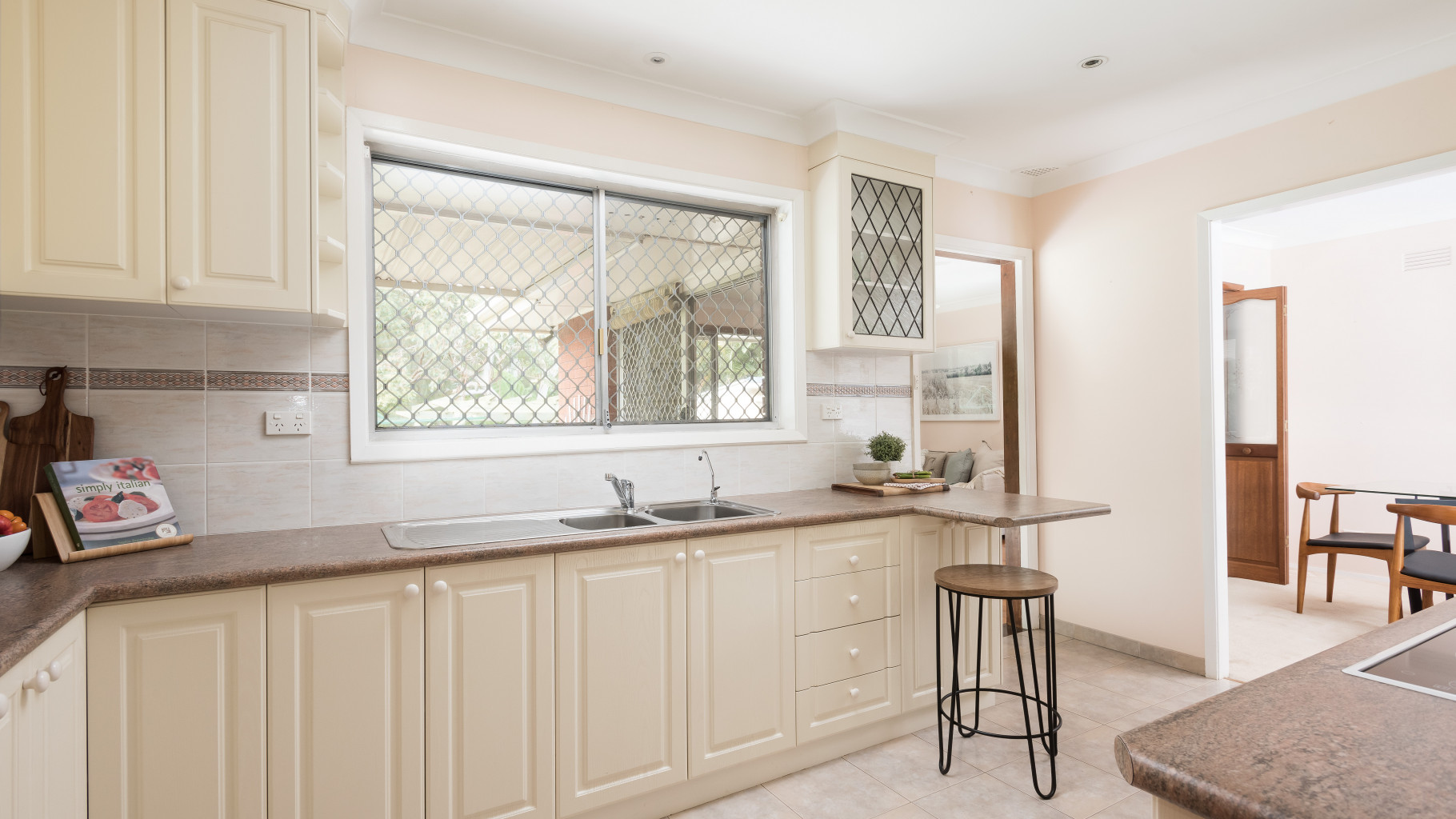 32 Leichhardt Crescent, Sylvania - Thumbnail 2