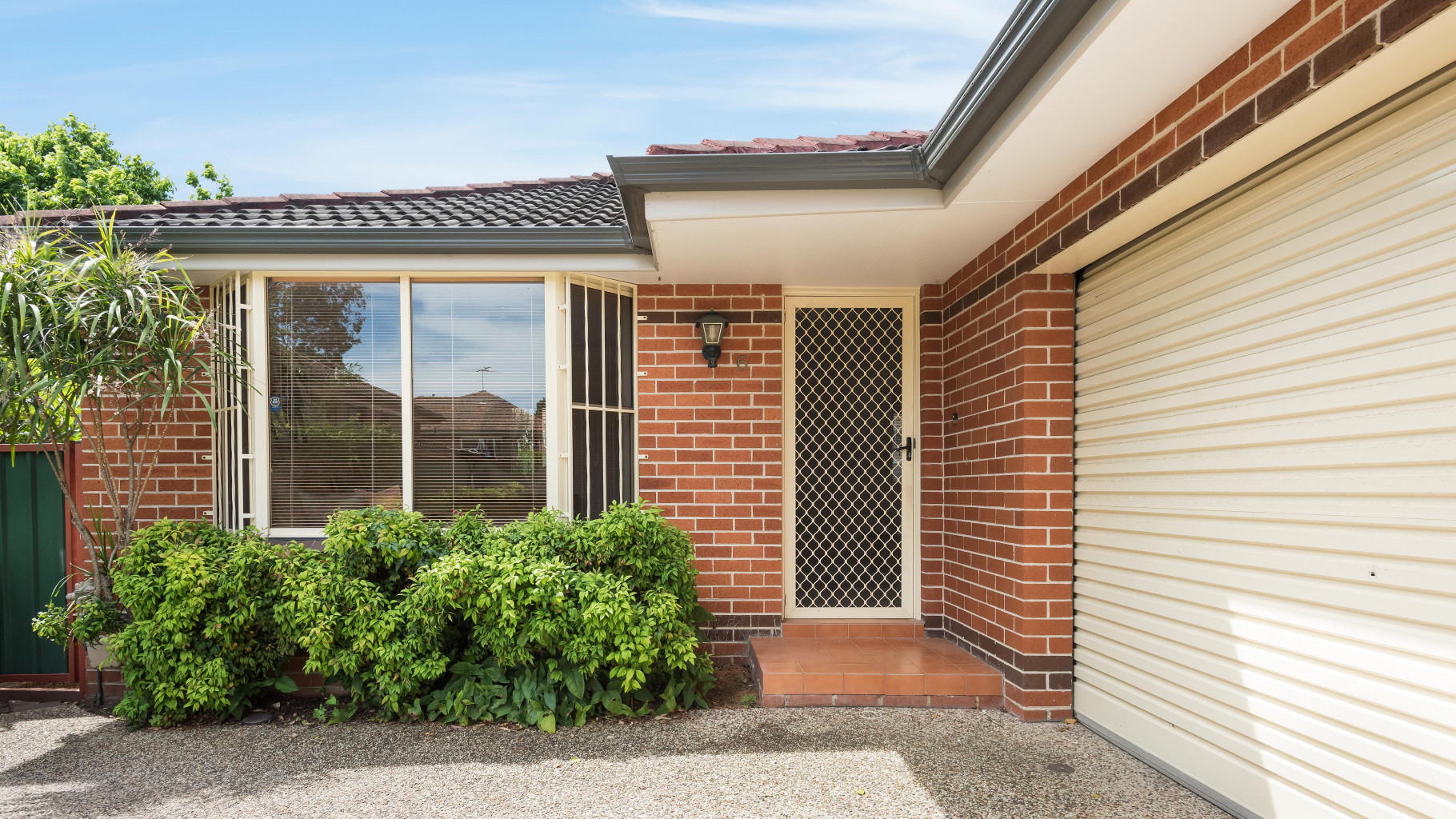 6/37 Karimbla  Road, Miranda - Thumbnail 2
