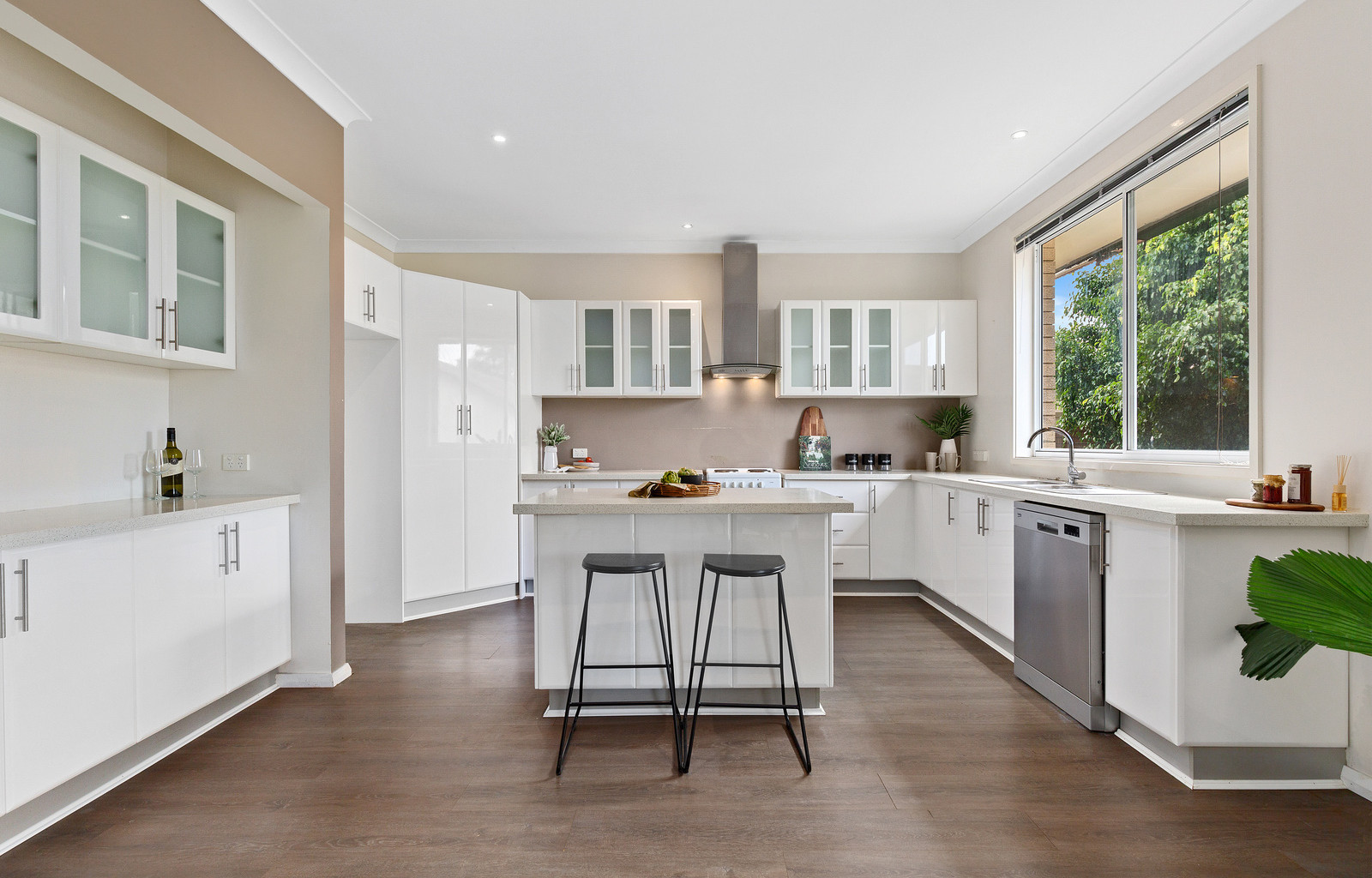 28 Warabin Street, Waterfall - Thumbnail 3