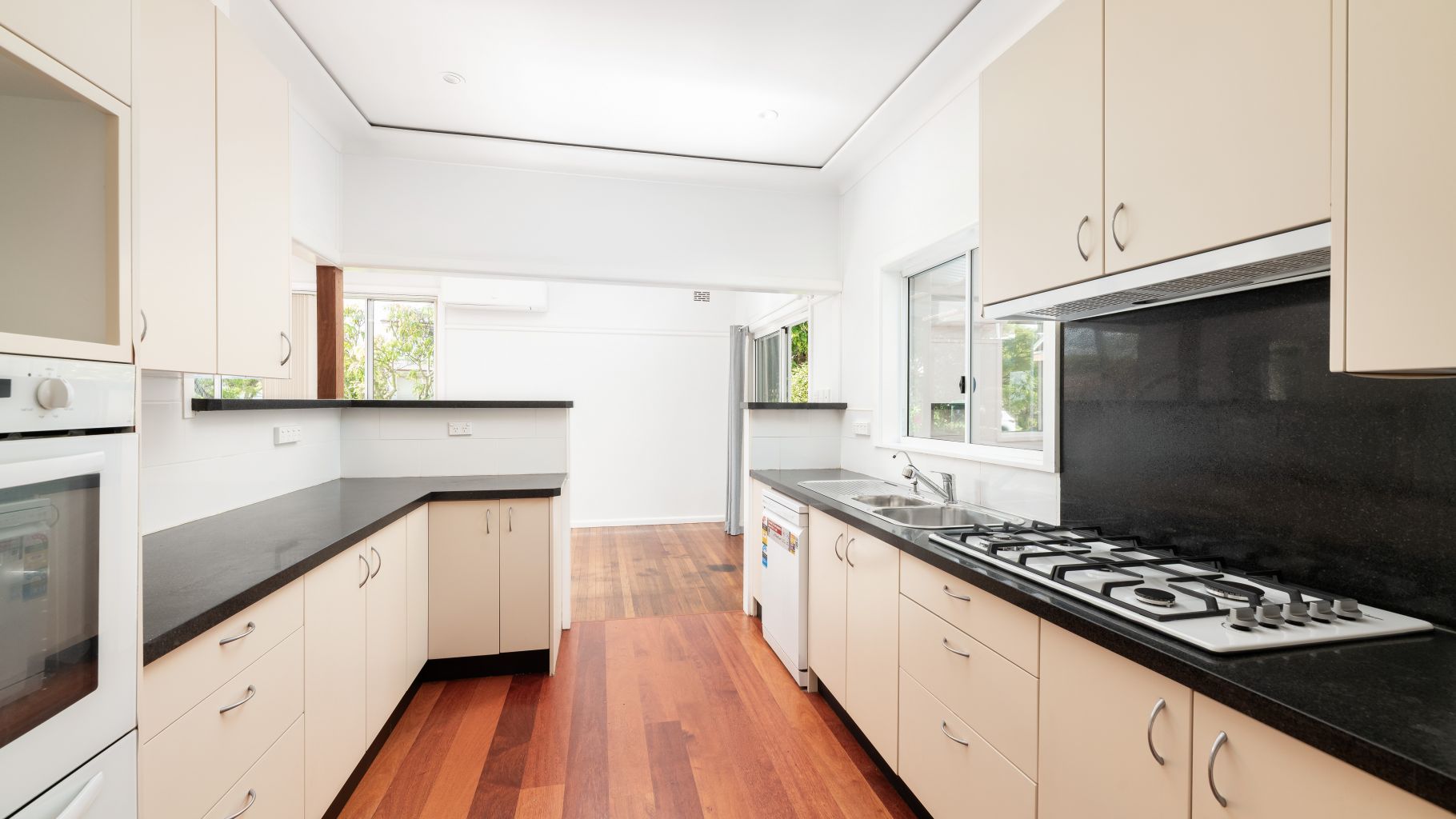 57 Ninth Avenue, Loftus - Thumbnail 3