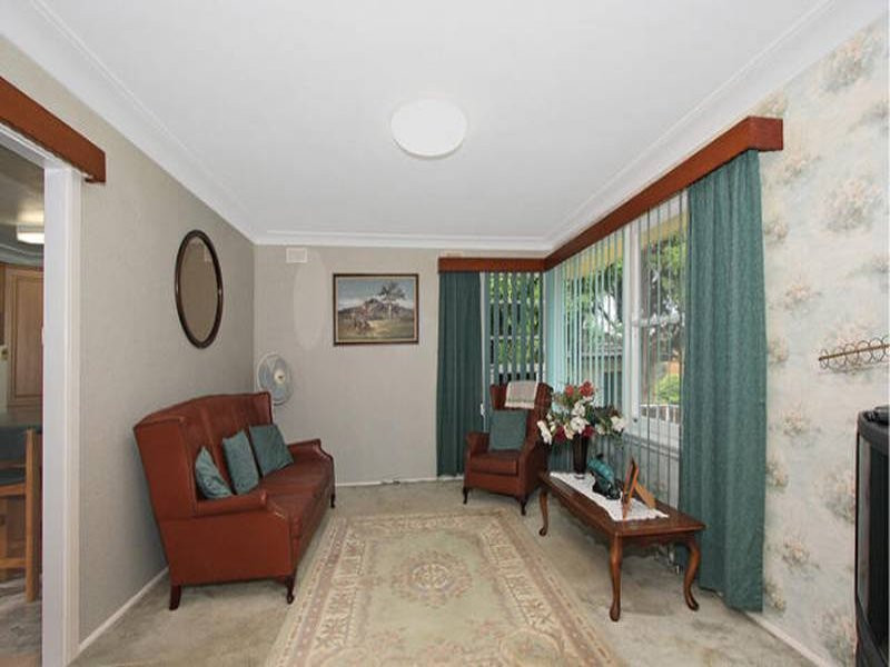 31 Browallia Crescent, Loftus - Thumbnail 4