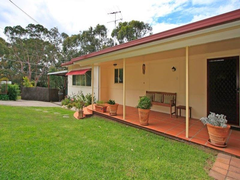 2 Tenth Avenue, Oyster Bay - Thumbnail 2