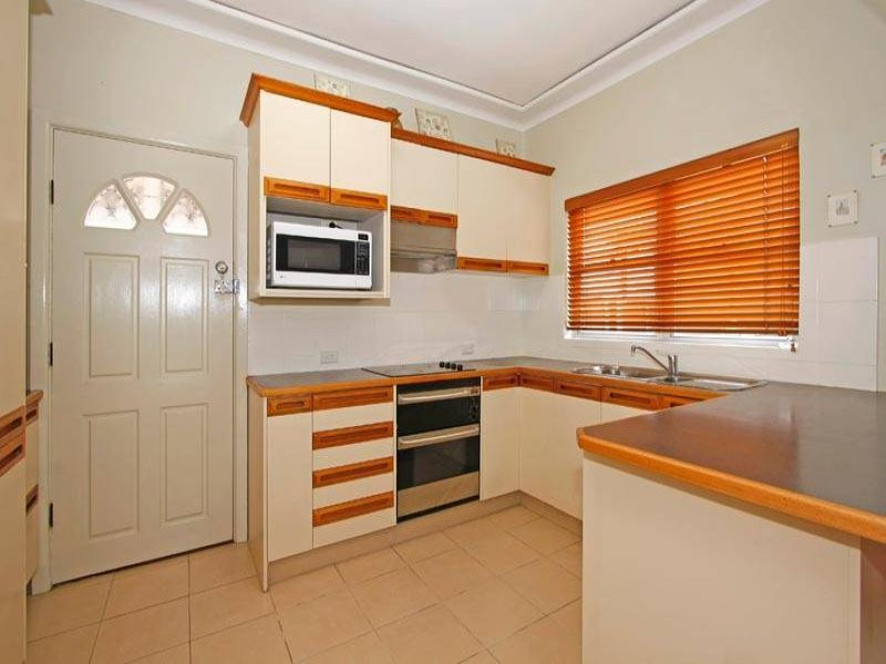 2 Tenth Avenue, Oyster Bay - Thumbnail 3