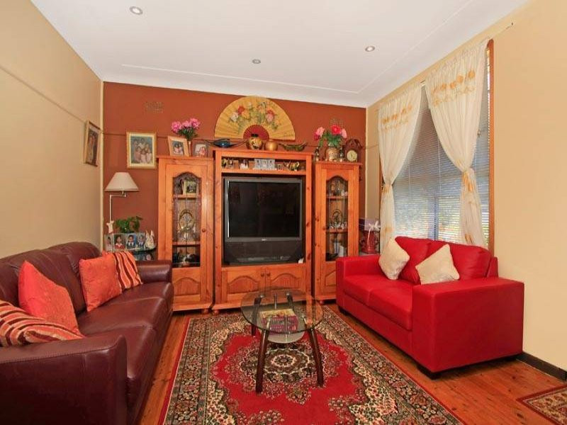 32 Warrigal Street, Jannali - Thumbnail 2