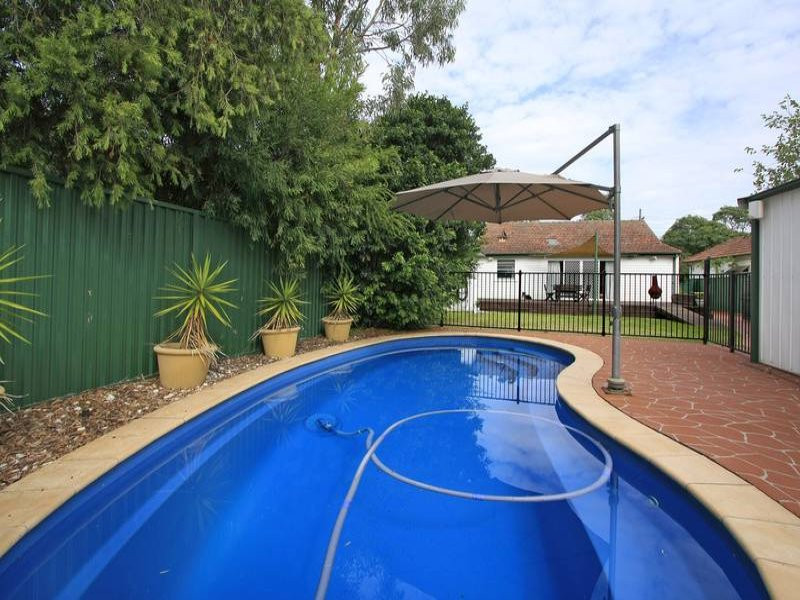 24 Crammond Boulevarde, Caringbah - Thumbnail 2