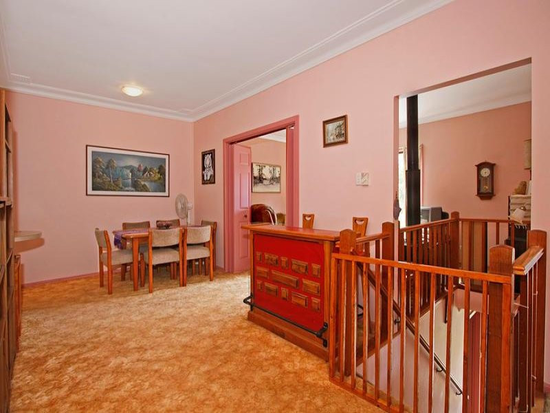 39 Tenth Avenue, Oyster Bay - Thumbnail 2