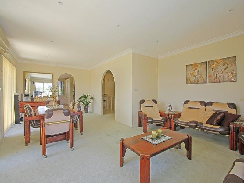 12 Peebles Avenue, Kirrawee - Thumbnail 4