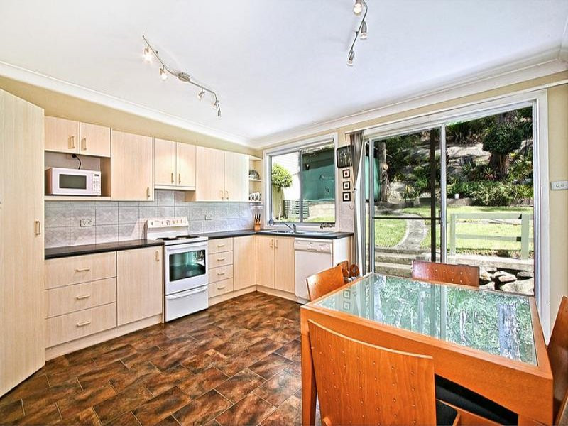 47 Tenth Avenue, Oyster Bay - Thumbnail 4