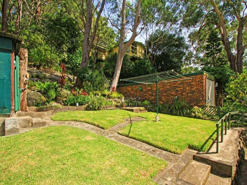 47 Tenth Avenue, Oyster Bay - Thumbnail 2