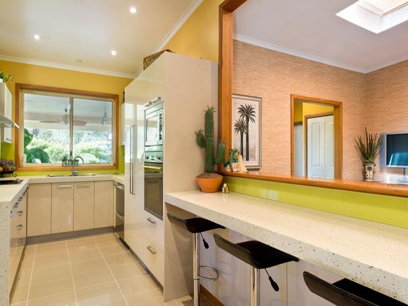 8 Tenth Avenue, Oyster Bay - Thumbnail 3