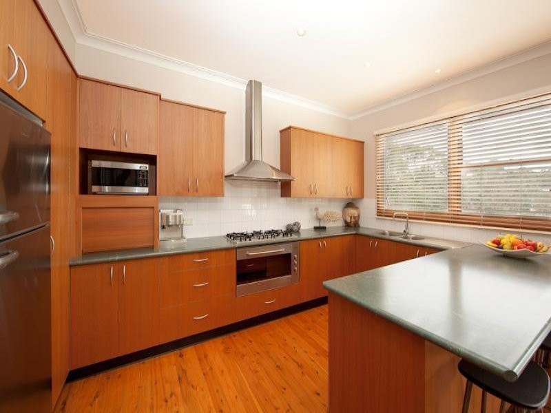 54 Loves Avenue, Oyster Bay - Thumbnail 2