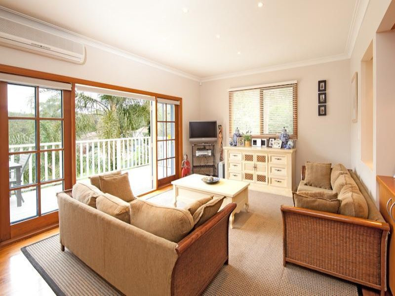 54 Loves Avenue, Oyster Bay - Thumbnail 3
