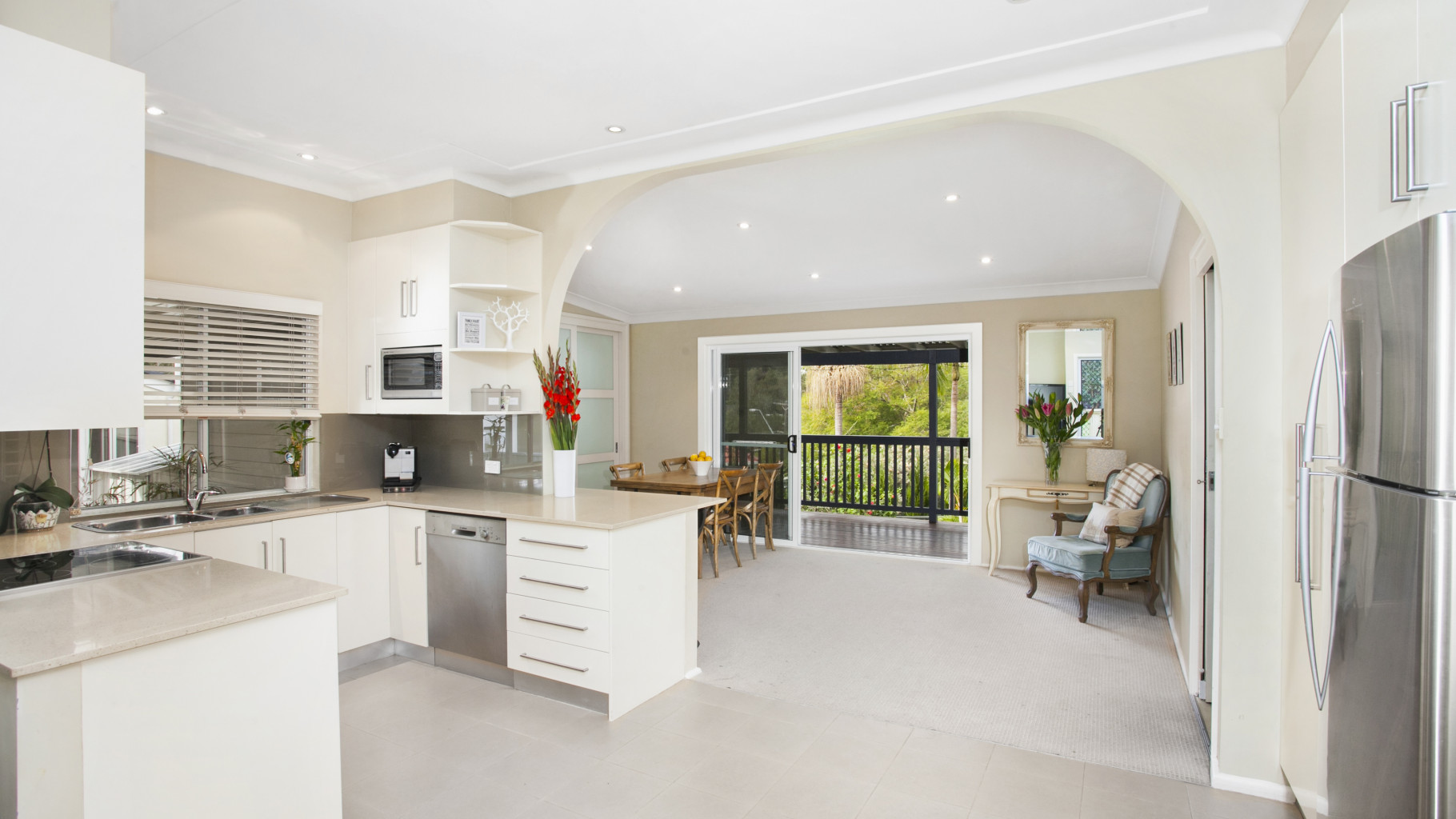 4 Tenth Avenue, Oyster Bay - Thumbnail 2