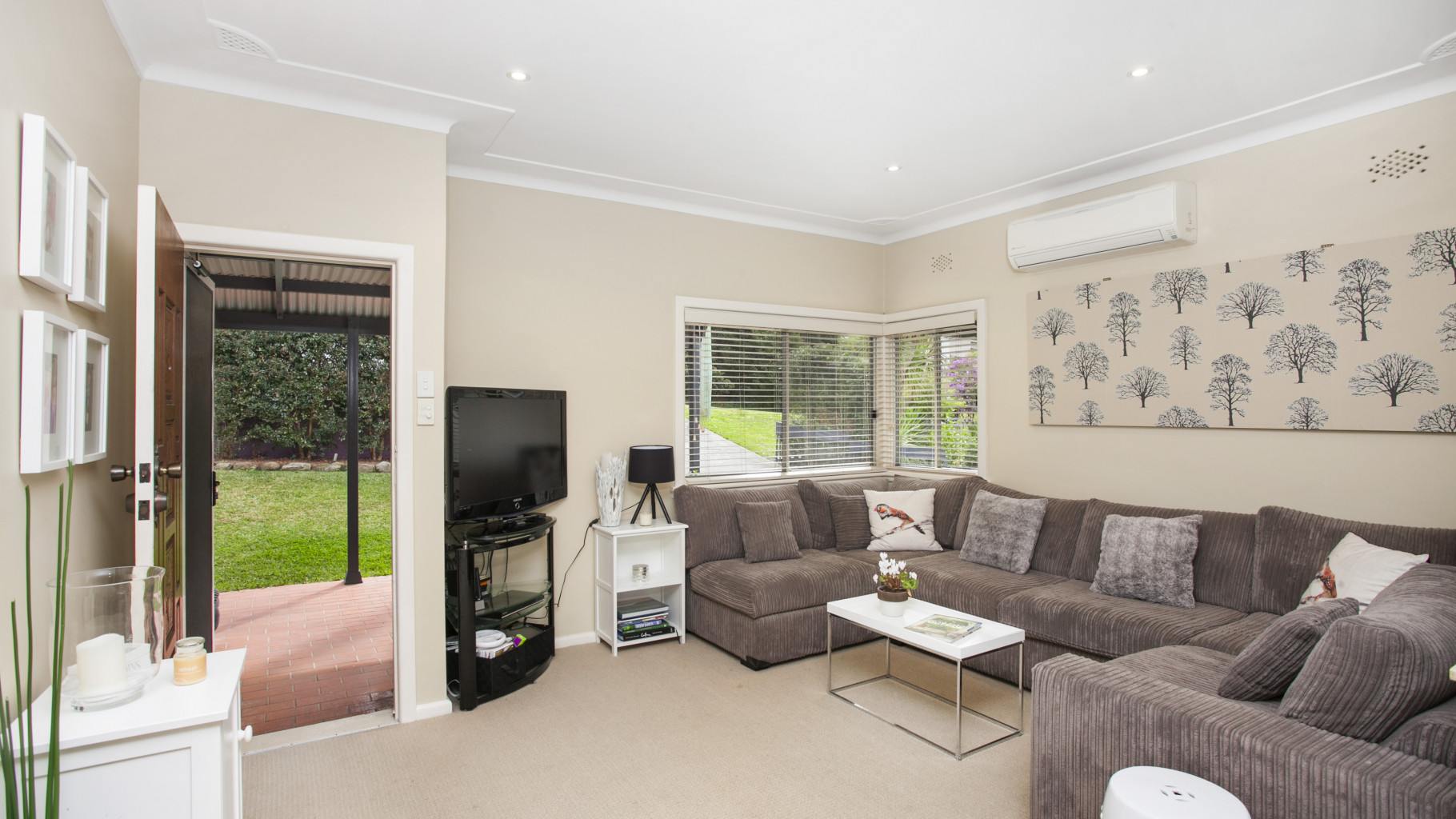 4 Tenth Avenue, Oyster Bay - Thumbnail 3