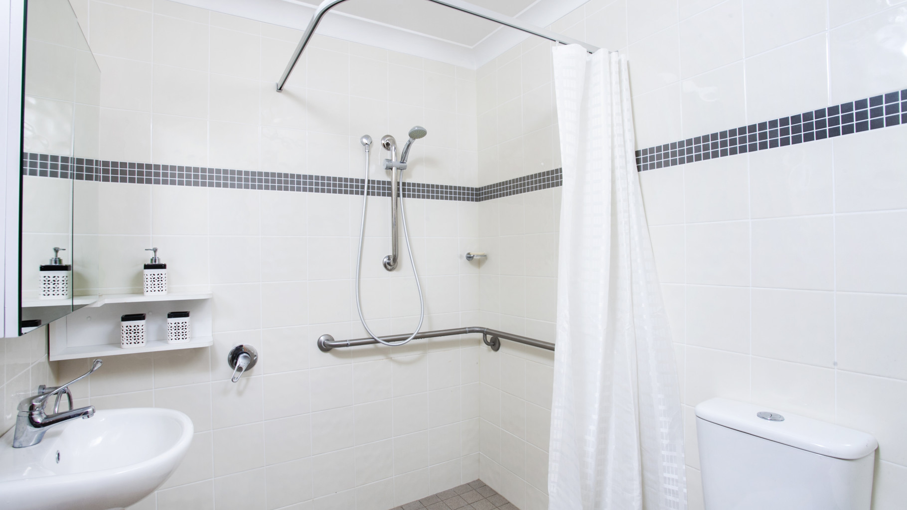 111 Carina Road, Oyster Bay - Thumbnail 5