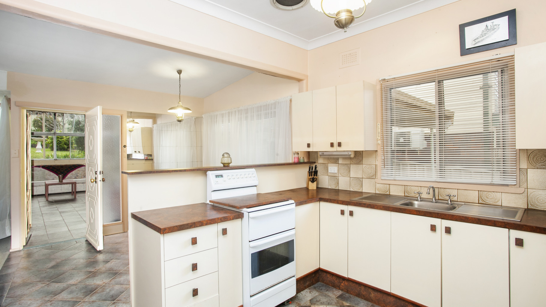 111 Carina Road, Oyster Bay - Thumbnail 3