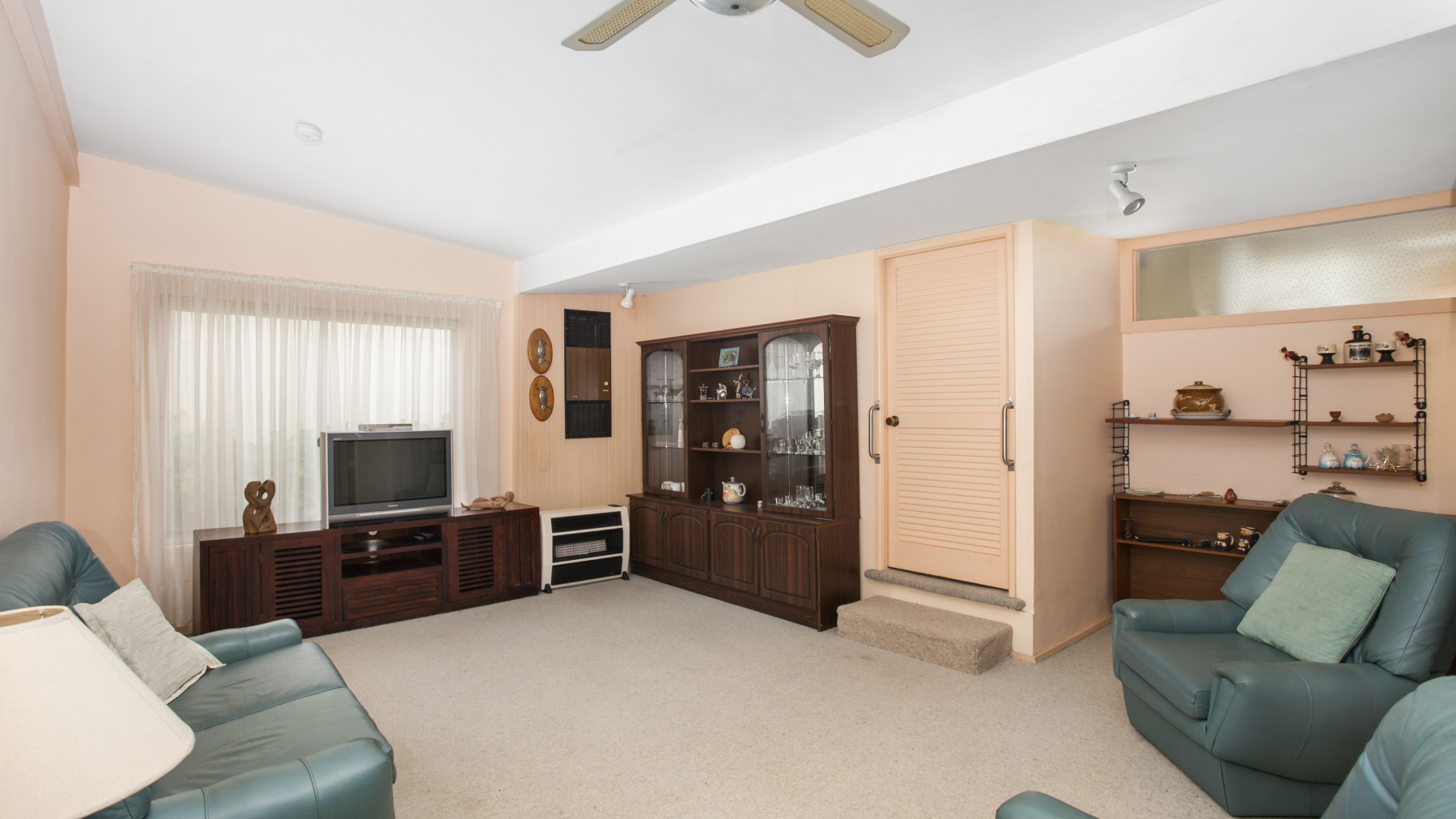 111 Carina Road, Oyster Bay - Thumbnail 2