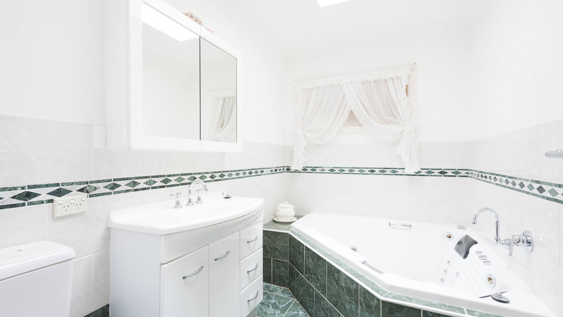 104 Thurlgona  Road, Engadine - Thumbnail 4