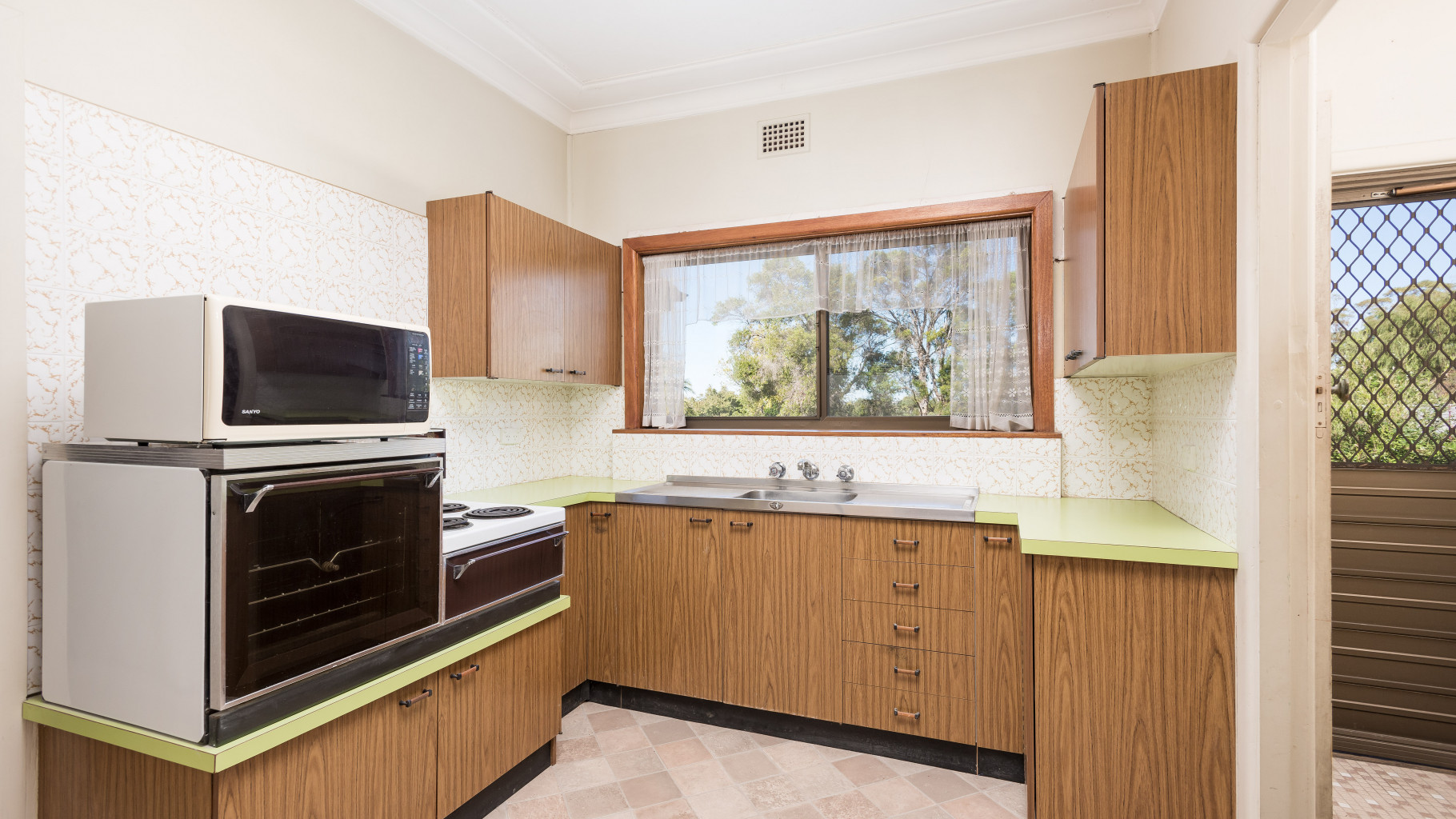 48 Scylla  Road, Oyster Bay - Thumbnail 4