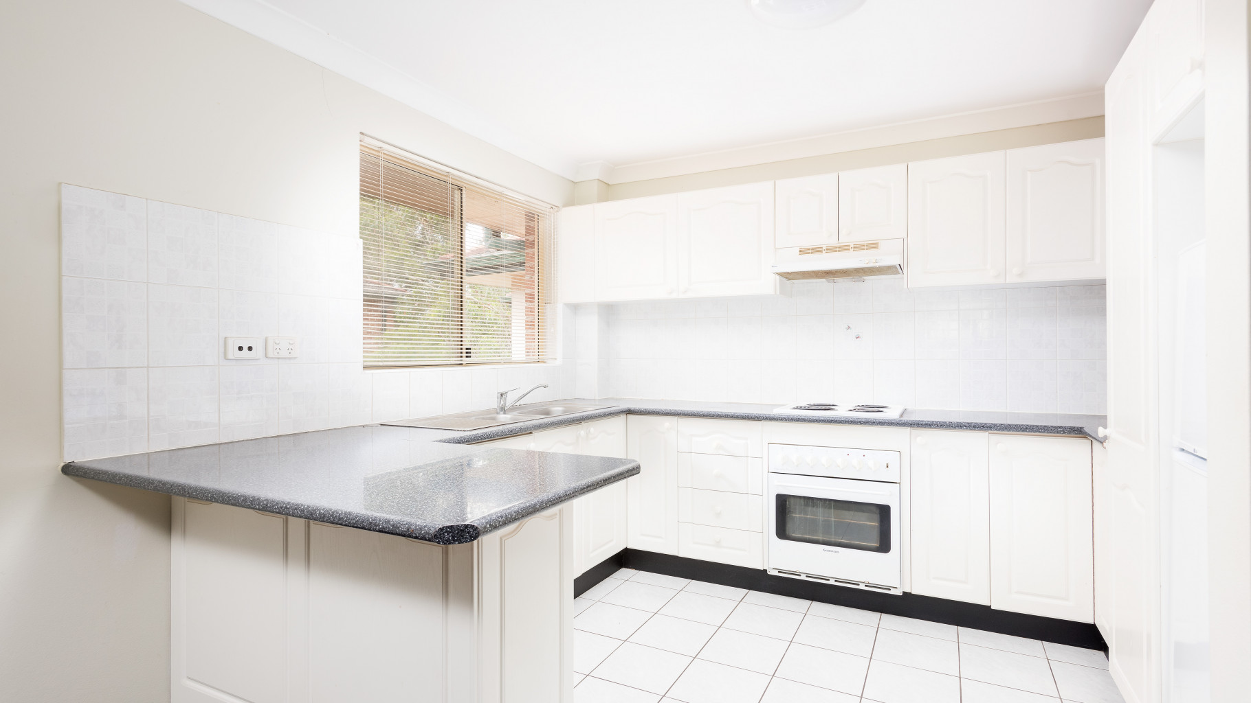 11/506 President Avenue, Sutherland - Thumbnail 2