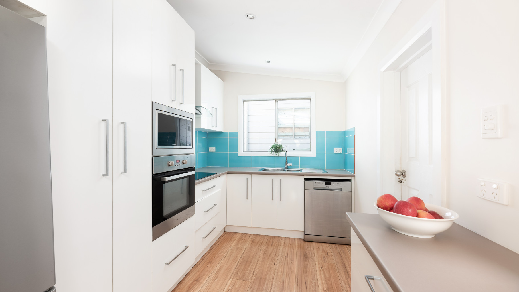 38 Phillip Street, Oyster Bay - Thumbnail 3