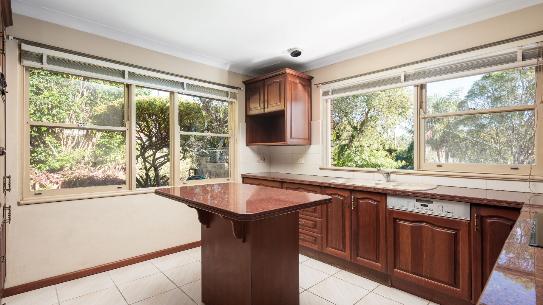 10 Magnolia  Street, Kirrawee - Thumbnail 3