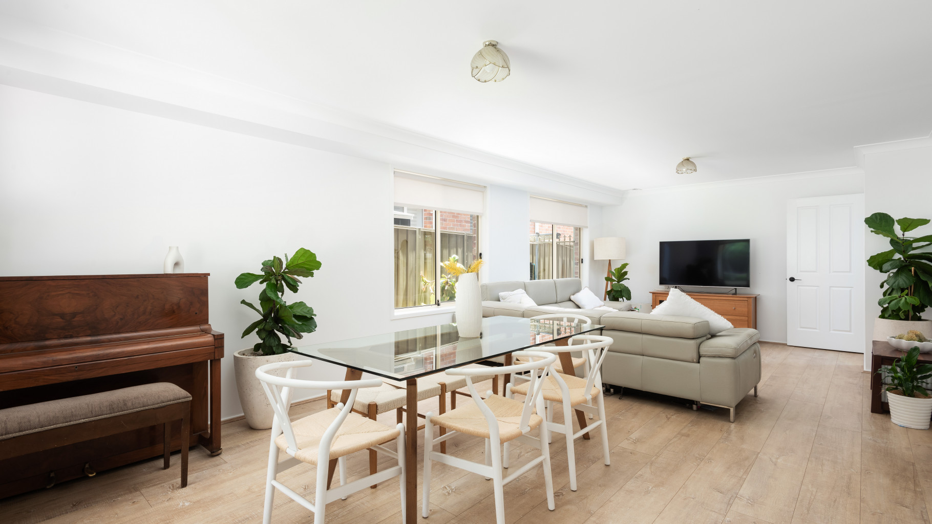 93 The Grand Parade, Sutherland - Thumbnail 4