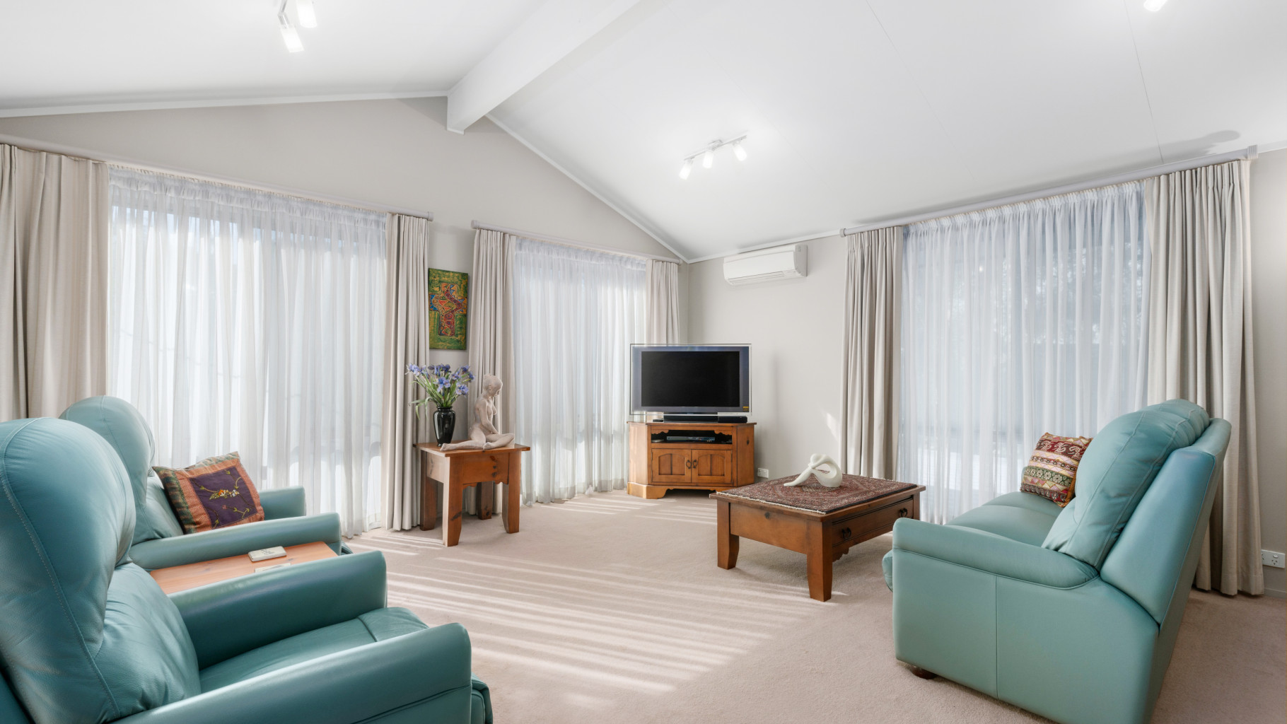 4 Mercedes Place, Kareela - Thumbnail 2